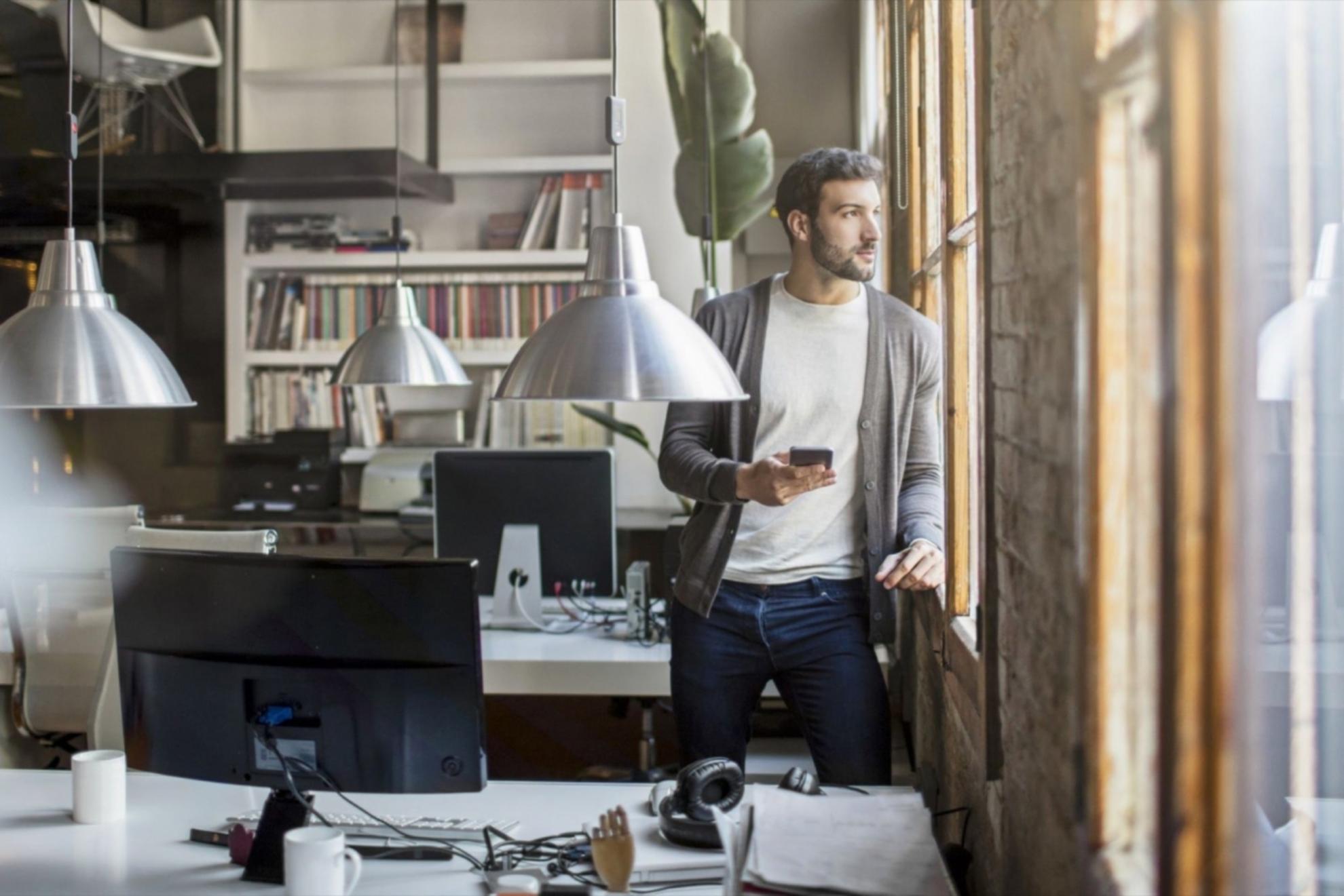 Teilnehmerin nutzt interaktive Analysewerkzeuge auf der Proxymavlo-Plattform